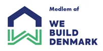 Logo med stiliseret hus i blå og grøn og teksten »Medlem af We Build Denmark«