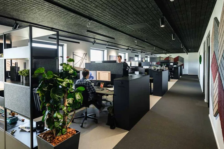 Arbejdspladser og kollegaer på KT Erhvervsbyg A/S’ tegnestue